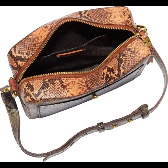The Transport Camera Bag: Colorblock Snake Embossed Leather
MADEWELL - Picture 10 of 10